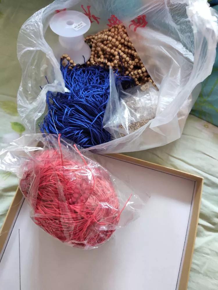 農(nóng)村寶媽老太太們?cè)诩壹庸ぷ隽x烏手工活，一天賺二三十元還搶干！