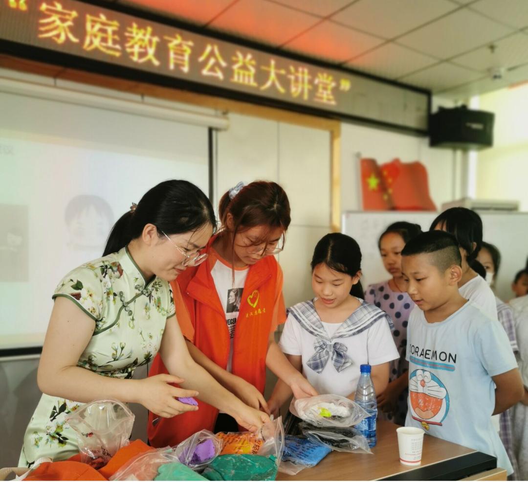 家庭教育大講堂活動(dòng)方案_家庭教育大講堂課程安排_(tái)家庭教育大講堂內(nèi)容要點(diǎn)