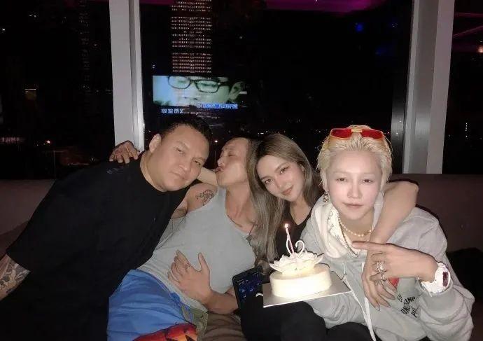 護(hù)膚溫和不刺激套裝哪個(gè)牌子好_護(hù)膚效果溫和刺激品補(bǔ)水好嗎_什么護(hù)膚品溫和不刺激補(bǔ)水效果好